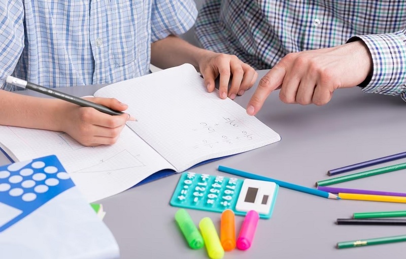 ثمن الحصّة الواحدة تجاوز 25 دينارا..   "سوق" الدروس الخصوصية حوّل التعليم إلى "سلعة"  !!